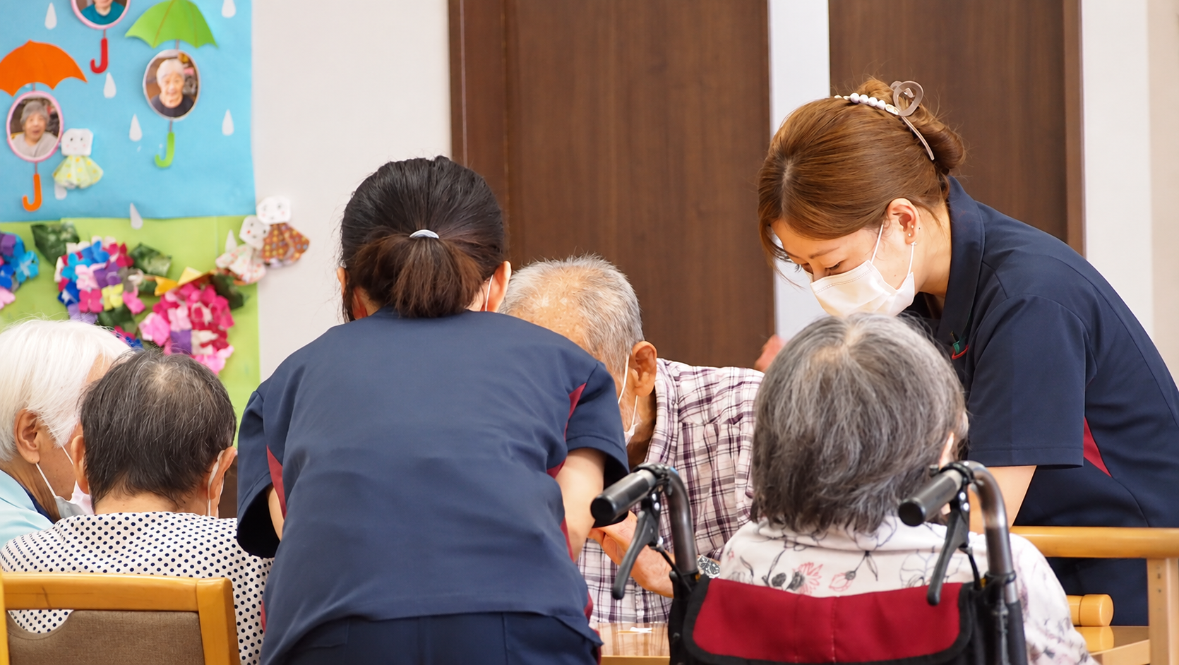 利用者様と職員が日常の時間を過ごしている様子